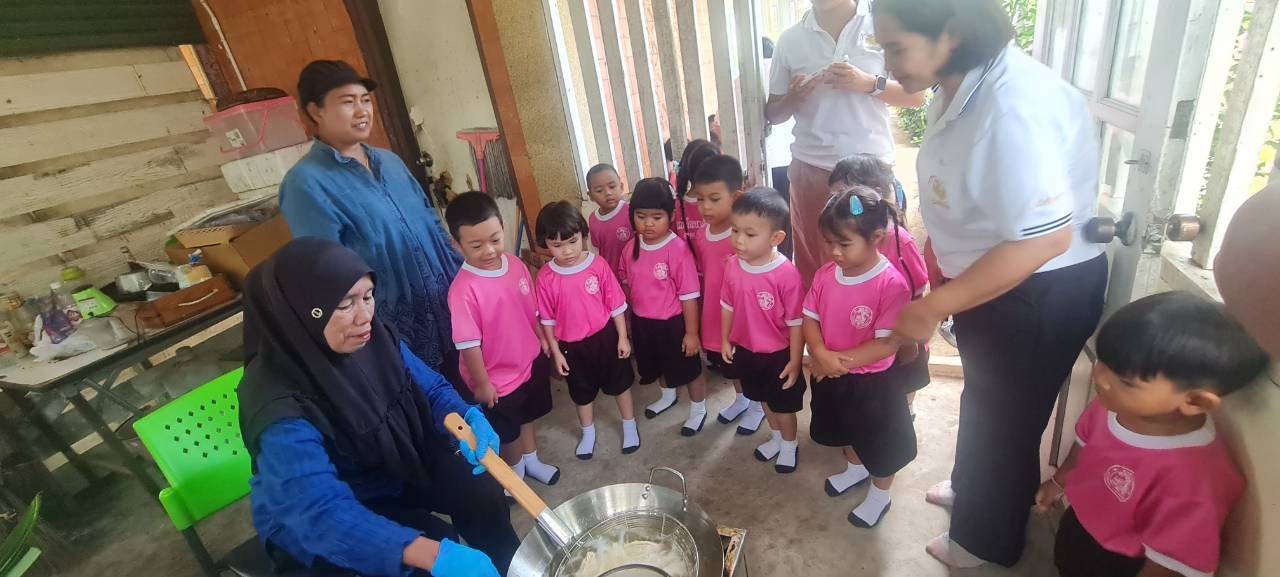 title - ส.ป.ก.พระนครศรีอยุธยา ร่วมต้อนรับคณะครูและนักเรียน จำนวน ๒๕ คน เพื่อเข้าเยี่ยมชม ”แปลงโฉนดที่ดินฉบับแรกของประเทศไทย“ และทำกิจกรรมเพื่อส่งเสริมให้เด็กมีพัฒนาการทางด้านอารมณ์ จิตใจ สังคม และสติปัญญา ณ แปลงโฉนดที่ดินฉบับแรกแห่งประเทศไทย ตำบลวัดยม อำเภอบางปะอิน จังหวัดพระนครศรีอยุธยา